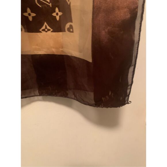 Louis Vuitton Scarf Monogram Silk 38" x 40" - Picture 5 of 5